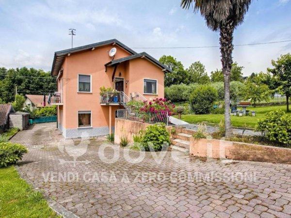 casa indipendente in vendita a Laveno-Mombello in zona Laveno