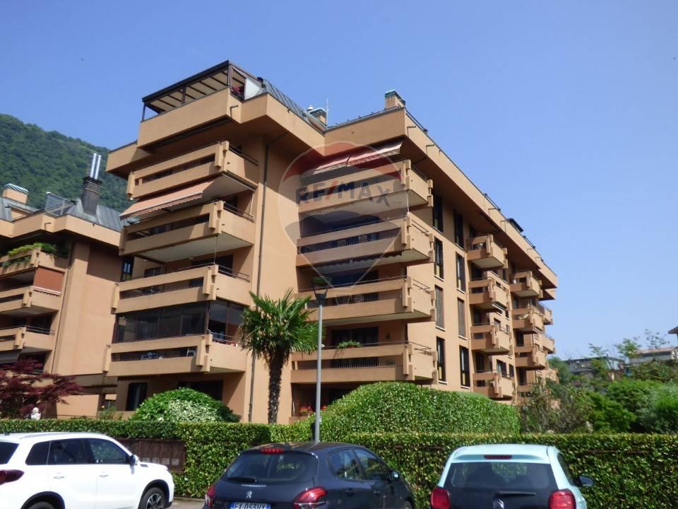 appartamento in vendita a Laveno-Mombello in zona Laveno