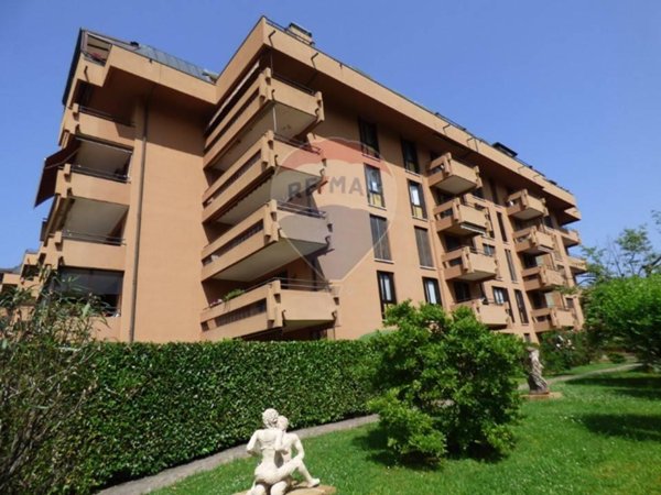 appartamento in vendita a Laveno-Mombello in zona Laveno