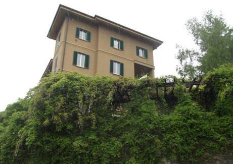 intera palazzina in vendita a Laveno-Mombello in zona Laveno