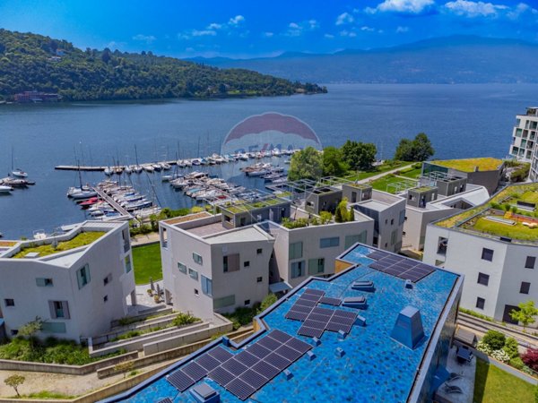appartamento in vendita a Laveno-Mombello in zona Laveno