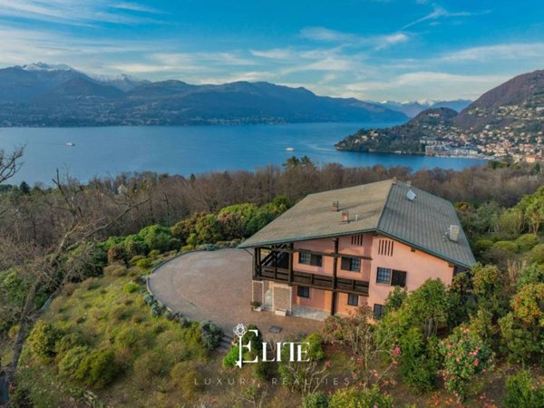 casa indipendente in vendita a Laveno-Mombello