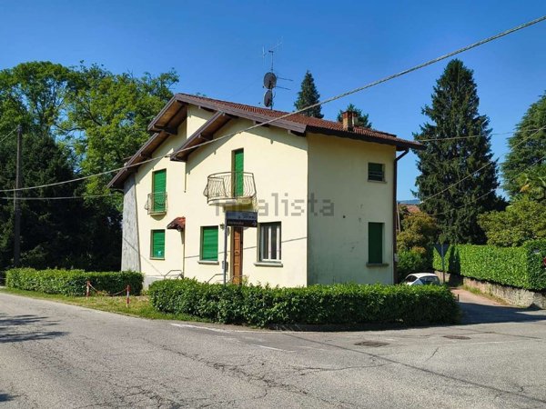 casa indipendente in vendita a Laveno-Mombello in zona Cerro