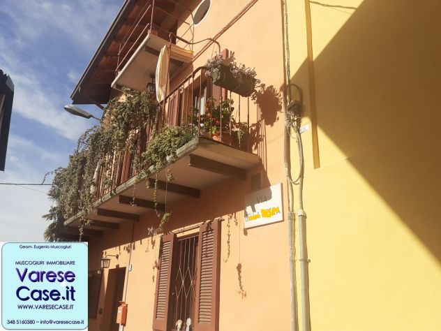 casa indipendente in vendita a Laveno-Mombello in zona Rocca