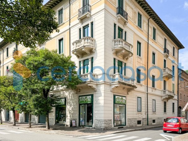 negozio in vendita a Laveno-Mombello