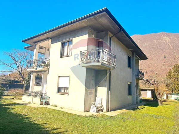 appartamento in vendita a Laveno-Mombello in zona Laveno