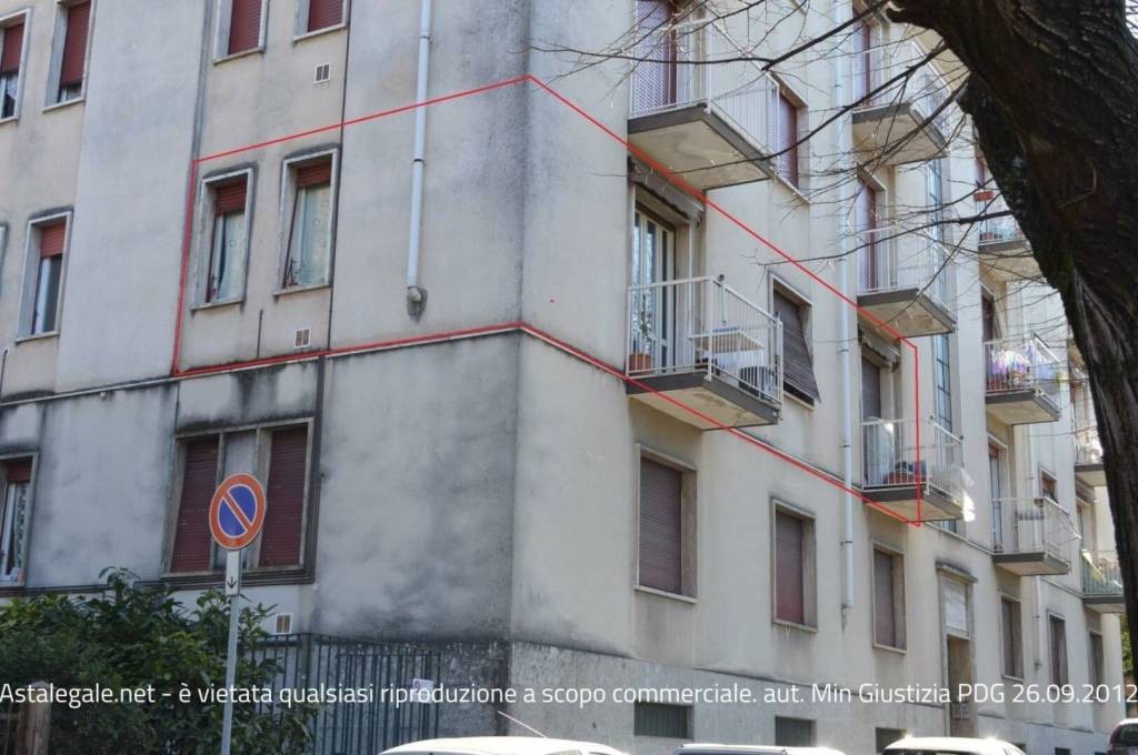 appartamento in vendita a Laveno-Mombello in zona Laveno