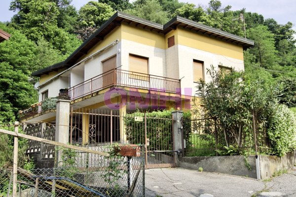 appartamento in vendita a Laveno-Mombello in zona Laveno