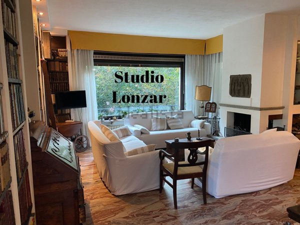casa indipendente in vendita a Laveno-Mombello in zona Mombello