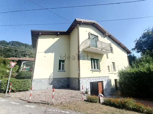 casa indipendente in vendita a Laveno-Mombello in zona Cerro