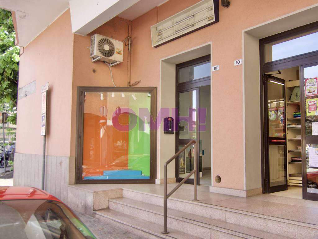 intera palazzina in vendita a Laveno-Mombello in zona Laveno