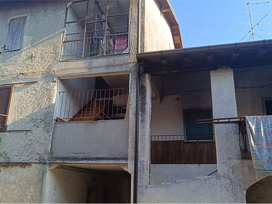 appartamento in vendita a Laveno-Mombello in zona Corte