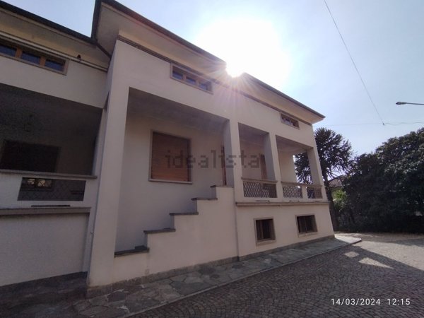 appartamento in vendita a Laveno-Mombello in zona Laveno