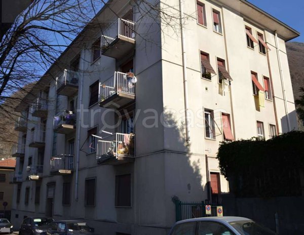 appartamento in vendita a Laveno-Mombello in zona Laveno