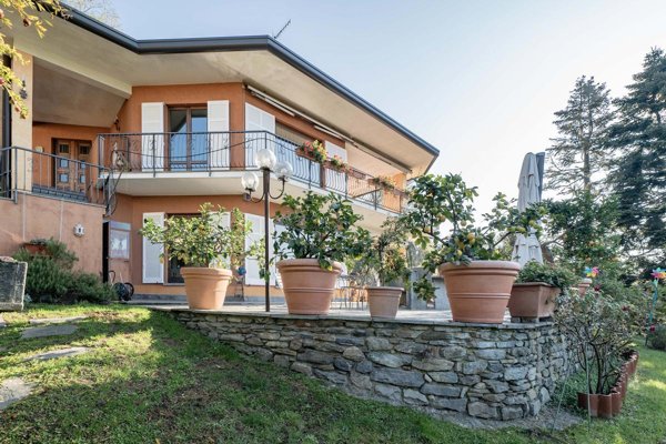 casa indipendente in vendita a Laveno-Mombello in zona Cerro
