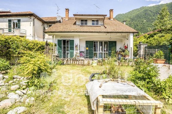 appartamento in vendita a Laveno-Mombello in zona Laveno