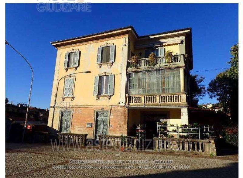 appartamento in vendita a Laveno-Mombello in zona Laveno