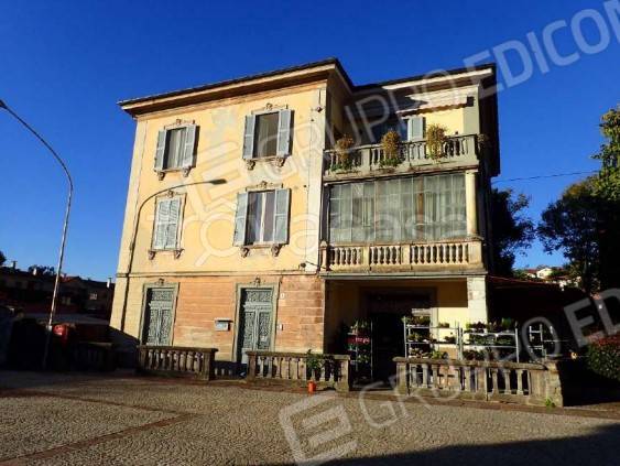 appartamento in vendita a Laveno-Mombello in zona Laveno