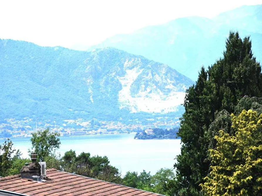 appartamento in vendita a Laveno-Mombello in zona Laveno