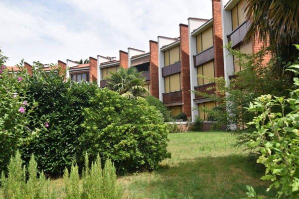 appartamento in vendita a Laveno-Mombello in zona Laveno