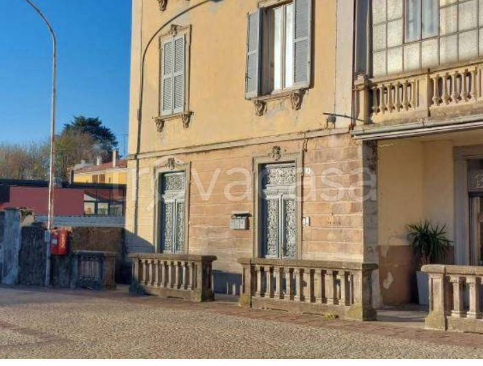 appartamento in vendita a Laveno-Mombello in zona Laveno