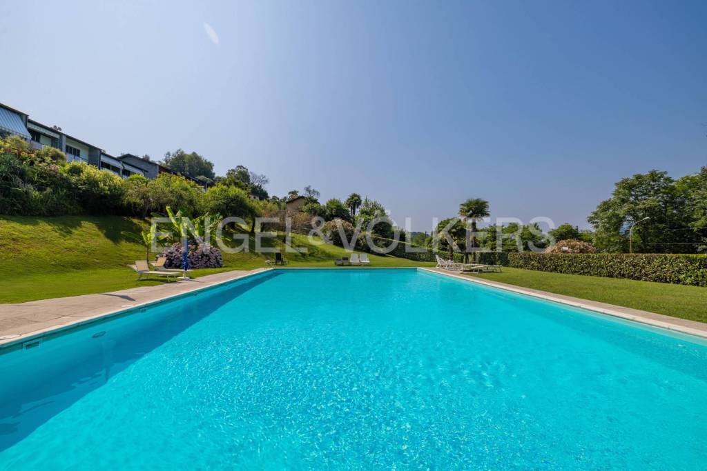 casa indipendente in vendita a Laveno-Mombello in zona Mombello