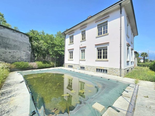 casa indipendente in vendita a Laveno-Mombello in zona Laveno