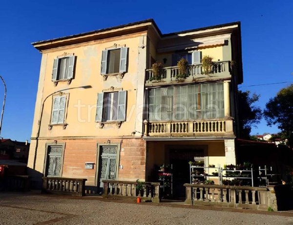 appartamento in vendita a Laveno-Mombello in zona Laveno
