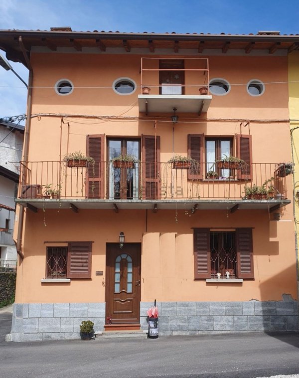 appartamento in vendita a Laveno-Mombello in zona Mombello