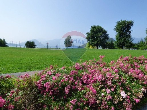 appartamento in vendita a Laveno-Mombello in zona Laveno