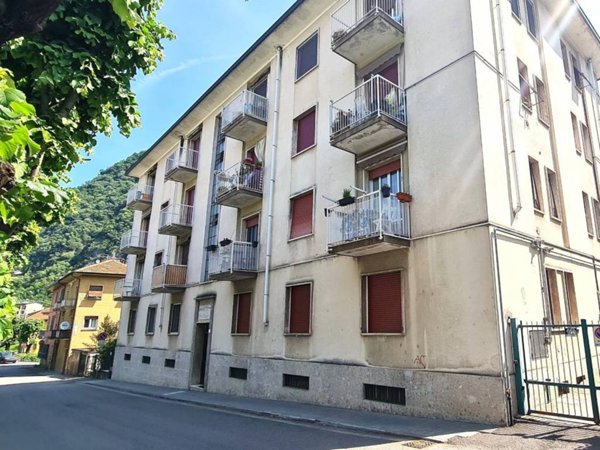 appartamento in vendita a Laveno-Mombello in zona Laveno