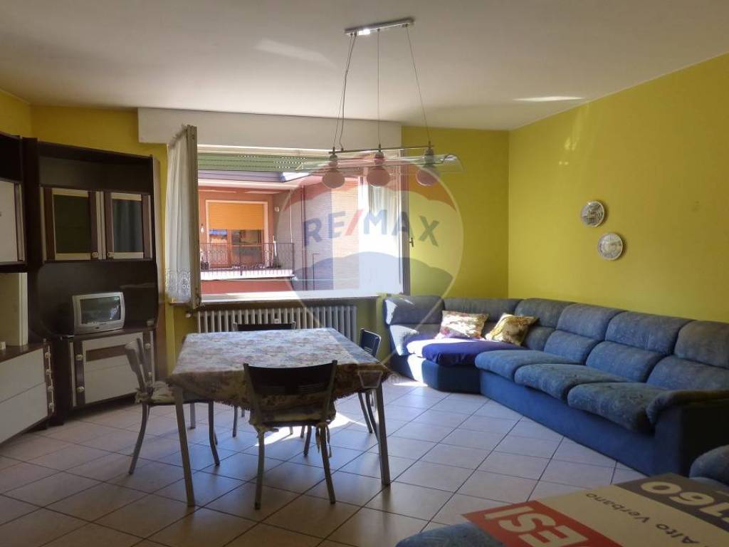 appartamento in vendita a Laveno-Mombello in zona Laveno
