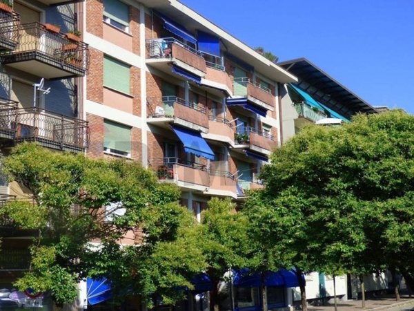 appartamento in vendita a Laveno-Mombello in zona Laveno