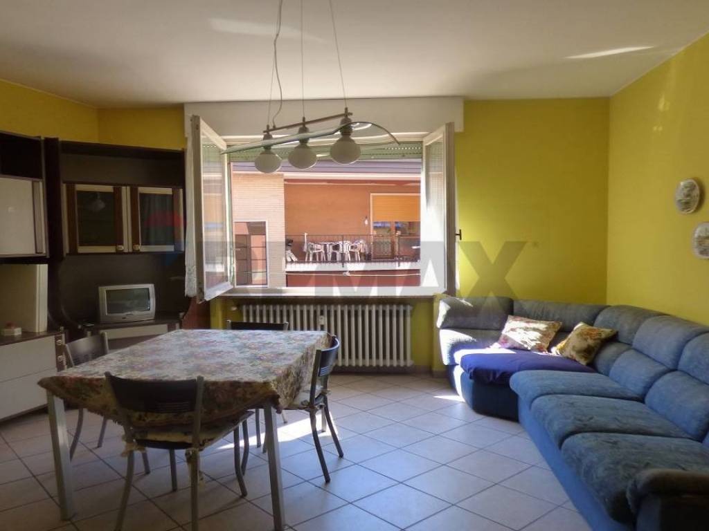 appartamento in vendita a Laveno-Mombello in zona Laveno