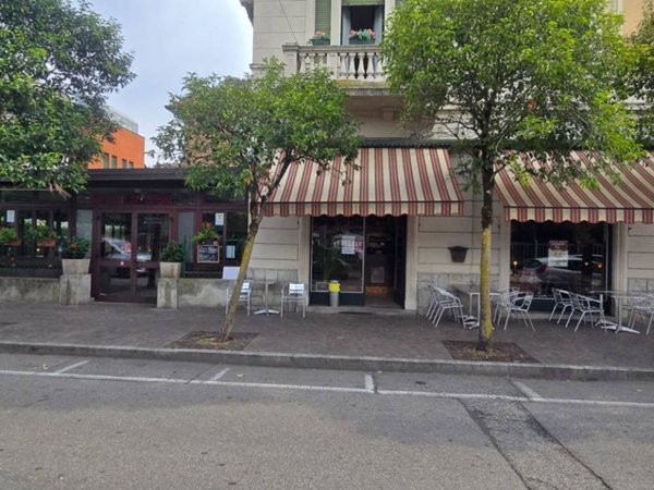 negozio in vendita a Laveno-Mombello in zona Laveno