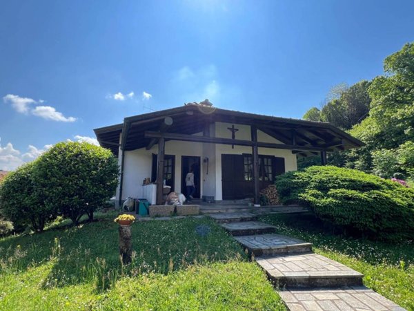 casa indipendente in vendita a Laveno-Mombello in zona Laveno