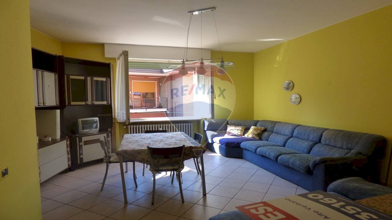 appartamento in vendita a Laveno-Mombello in zona Laveno