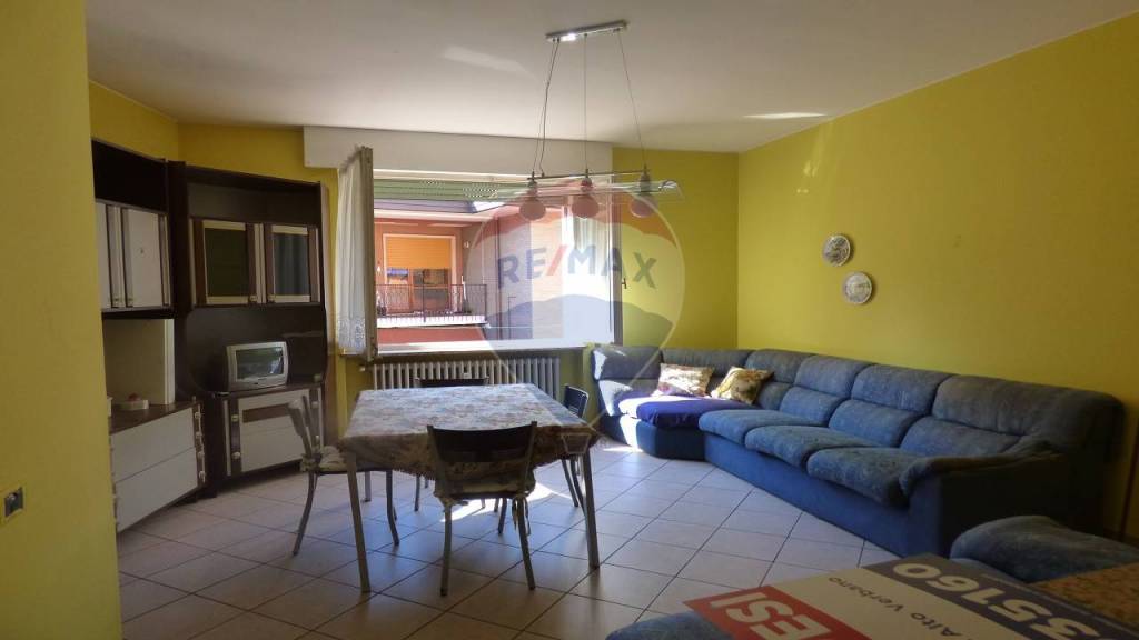 appartamento in vendita a Laveno-Mombello in zona Laveno
