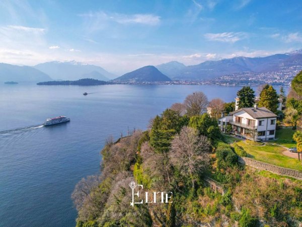 casa indipendente in vendita a Laveno-Mombello in zona Laveno