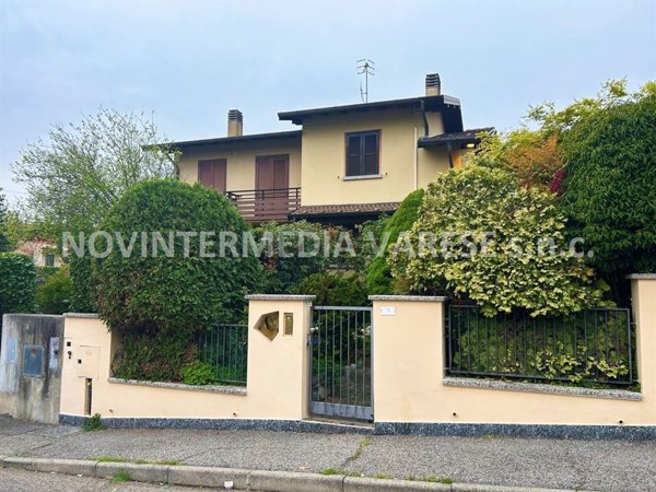 casa indipendente in vendita a Laveno-Mombello