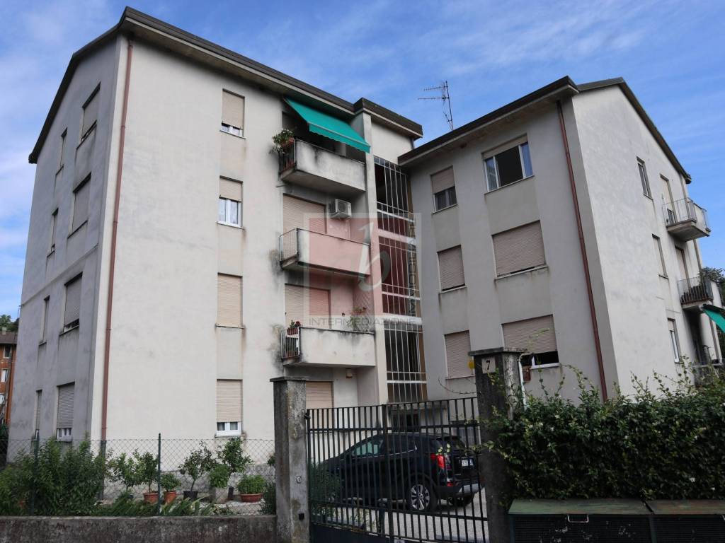 appartamento in vendita a Laveno-Mombello in zona Laveno