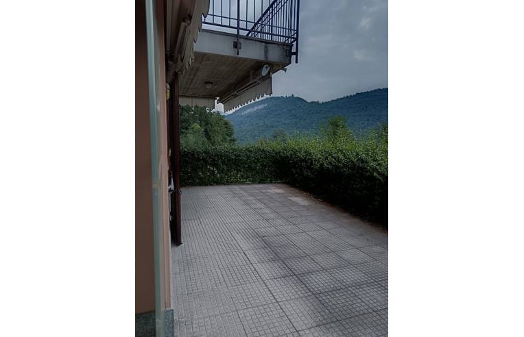 appartamento in vendita a Laveno-Mombello in zona Mombello