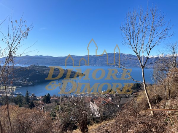 casa indipendente in vendita a Laveno-Mombello in zona Laveno