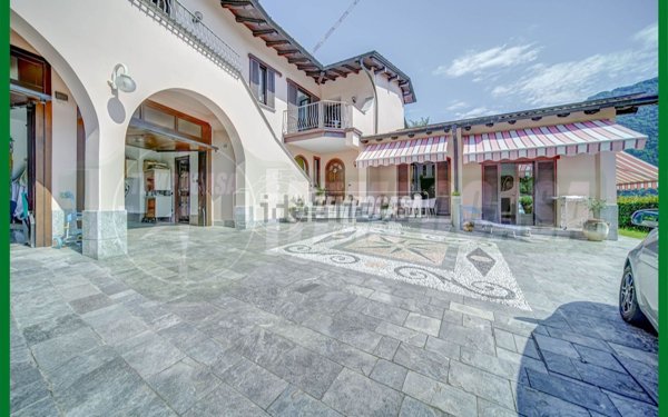casa indipendente in vendita a Laveno-Mombello in zona Laveno