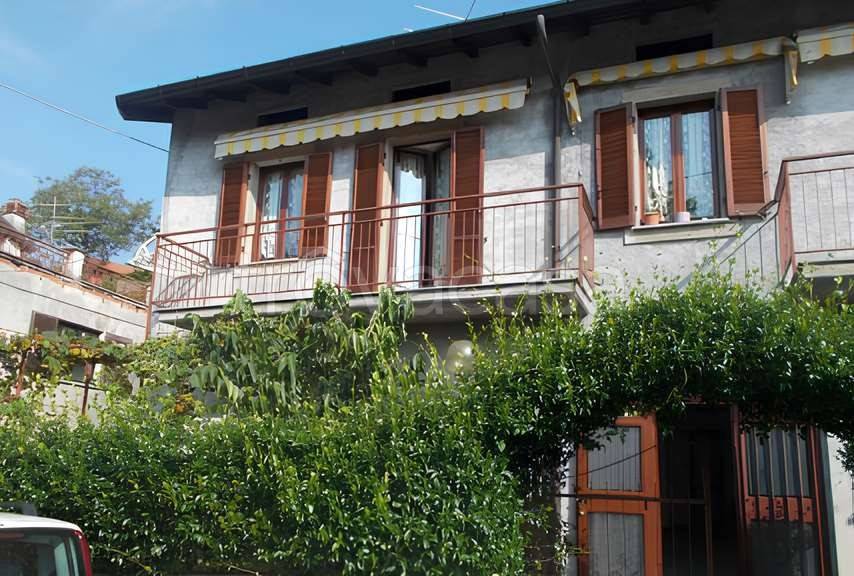 appartamento in vendita a Laveno-Mombello in zona Laveno