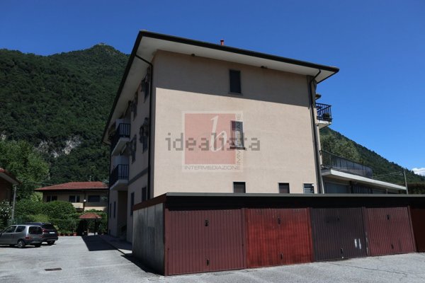 appartamento in vendita a Laveno-Mombello in zona Laveno