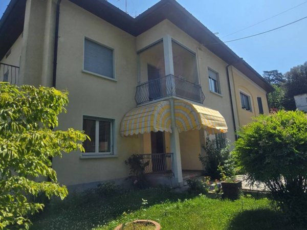 appartamento in vendita a Laveno-Mombello in zona Laveno
