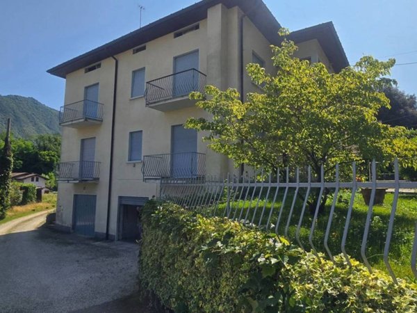 appartamento in vendita a Laveno-Mombello in zona Laveno