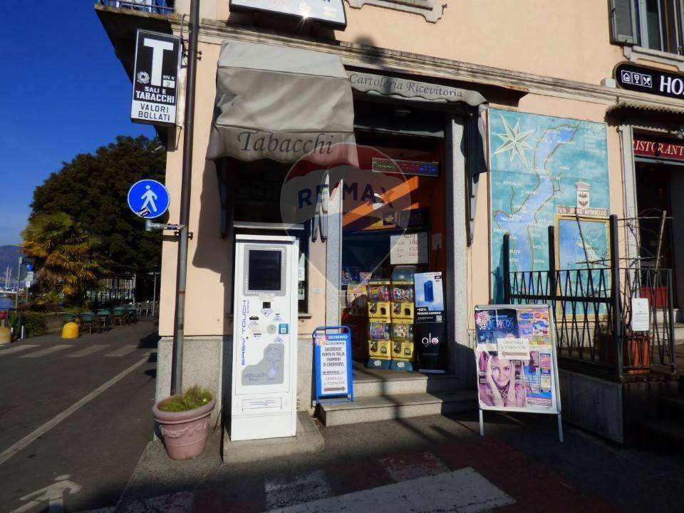 negozio in vendita a Laveno-Mombello in zona Laveno