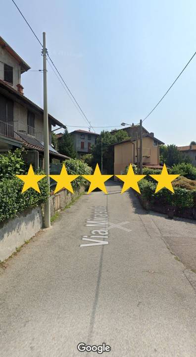casa indipendente in vendita a Laveno-Mombello in zona Laveno